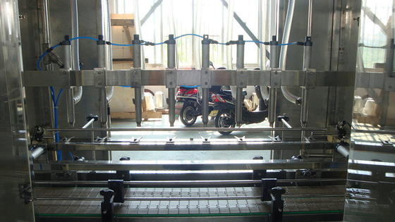 PLC Control Fully Automatic Bottle Filling Machine , Soft Drink Filling Machinery