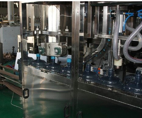 3 gallonmineraalwater het Vullen Machine, HUISDIEREN Plastic Vat het Vullen Machines met PLC Controle