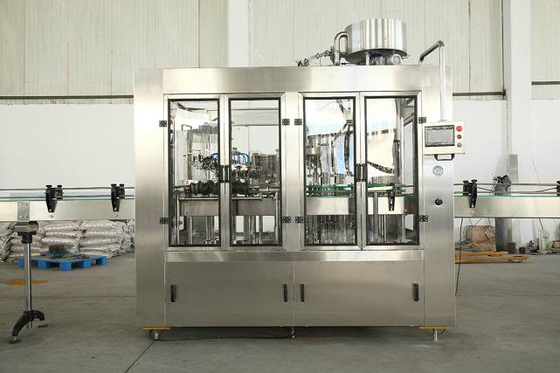 Wijn het Vullen Machinewas het Vullen het Afdekken Materiaal voor Alcoholdrank of Ingeblikt Bier
