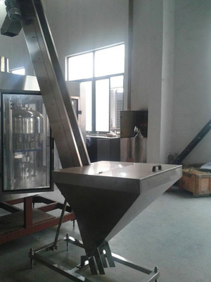 Water het Vullen Productielijnglb Lift voor Plastic Fles het Afdekken Machine, het Voeden Machine